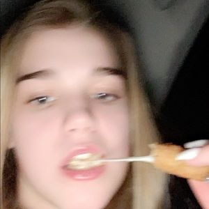 Meet your Posher, Lexie